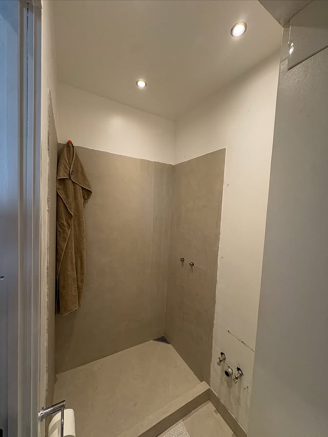 Badeværelse før renovering – råt vådrum